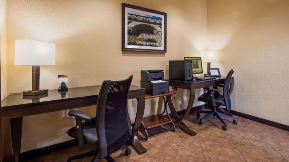Best Western Windsor Pointe Hotel & Suites-At&T Center